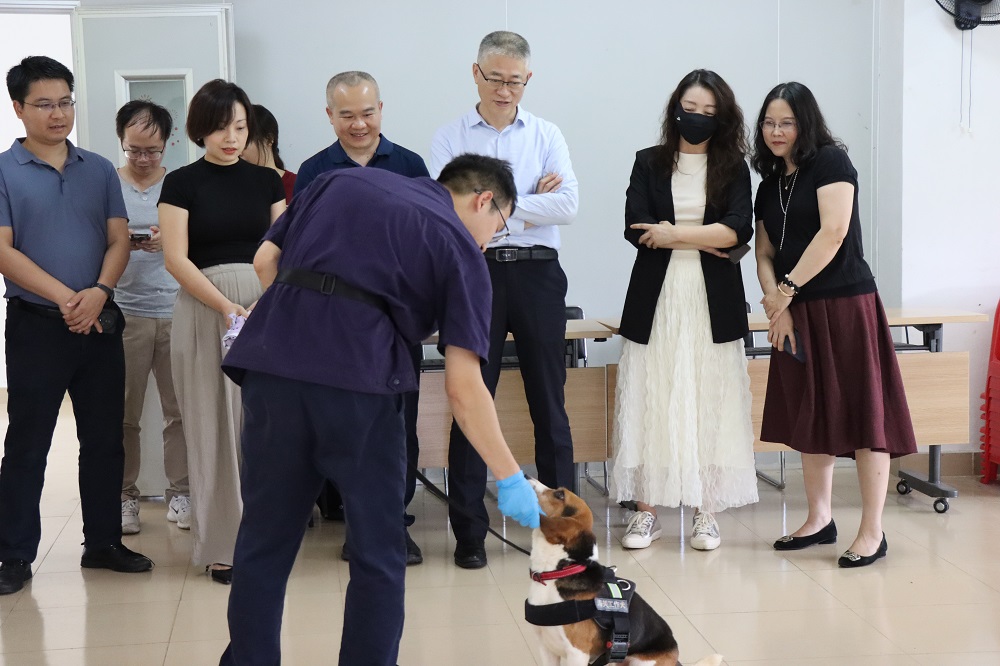 广州市国资委党委委员、总经济师郭黎一行到广药集团海燕策略线路1国家犬类实验动物资源库调研